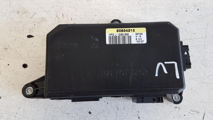 Gebruikte Module Centrale Deurvergrendeling Alfa Romeo 159 (939AX) 2.2 JTS 16V Prijs € 25,00 Margeregeling aangeboden door Autodemontagebedrijf Smit