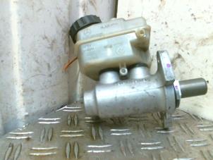 Gebruikte Hoofdremcilinder Mercedes A (W168) 1.7 A-170 CDI 16V Prijs € 50,00 Margeregeling aangeboden door Autodemontagebedrijf Smit