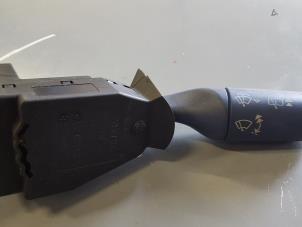 Gebruikte Licht + Raw Schakelaar Smart City-Coupé 0.6 Turbo i.c. Smart&Pulse Prijs € 30,00 Margeregeling aangeboden door Autodemontagebedrijf Smit