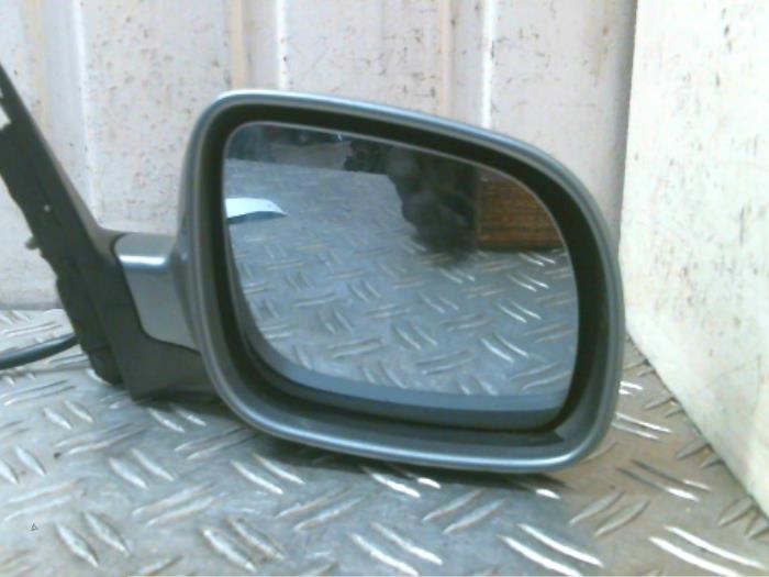 Buitenspiegel rechts van een Volkswagen Passat Variant (3B6) 2.3 V5 20V 2001