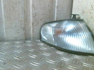 Gebruikte Knipperlicht links Mazda 323 (BA12) 1.5i 16V Prijs € 15,00 Margeregeling aangeboden door Autodemontagebedrijf Smit
