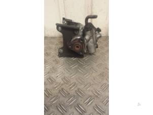 Gebruikte Servopomp BMW 5 serie (E39) 520i 24V Prijs € 75,00 Margeregeling aangeboden door Autodemontagebedrijf Smit