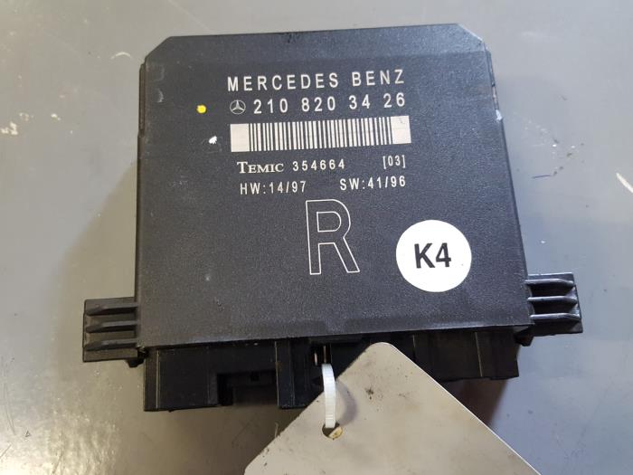 Gebruikte Module Airbag Mercedes E Combi (S210) 2.9 E-290 TDI Prijs € 15,00 Margeregeling aangeboden door Autodemontagebedrijf Smit
