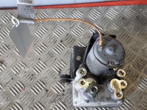 Gebruikte ABS Pomp BMW 7 serie (E38) 728iA,iA Executive 24V Prijs € 20,00 Margeregeling aangeboden door Autodemontagebedrijf Smit