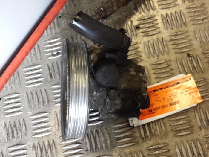 Gebruikte Pomp Servo BMW 3 serie (E36/2) 316i Prijs € 25,00 Margeregeling aangeboden door Autodemontagebedrijf Smit