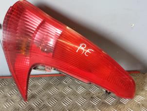 Gebruikte Achterlicht rechts Peugeot 206 Prijs € 25,00 Margeregeling aangeboden door Autodemontagebedrijf Smit