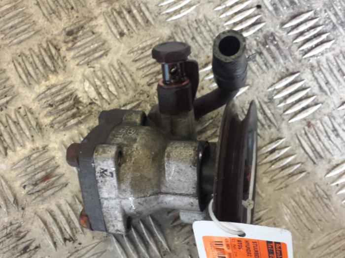 Gebruikte Pomp Servo Hyundai Atos 1.0 12V Prijs € 15,00 Margeregeling aangeboden door Autodemontagebedrijf Smit