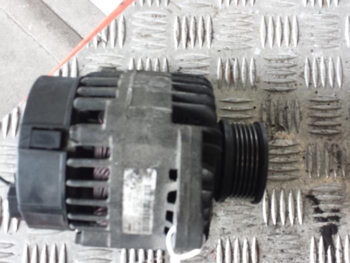 Gebruikte Dynamo Fiat Punto II (188) 1.9 JTD 85 3-Drs. Prijs € 20,00 Margeregeling aangeboden door Autodemontagebedrijf Smit