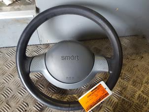 Gebruikte Stuurwiel Smart City-Coupé 0.6 Turbo i.c. Smart&Pulse Prijs € 150,00 Margeregeling aangeboden door Autodemontagebedrijf Smit