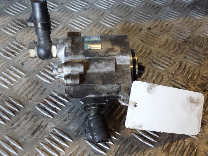 Gebruikte Oliepomp Toyota Corolla (E12) 2.0 D-4D 16V 110 Prijs op aanvraag aangeboden door Autodemontagebedrijf Smit