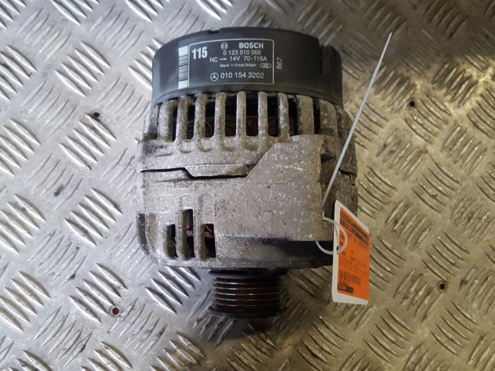 Gebruikte Dynamo Mercedes E Combi (S210) 3.2 E-320 V6 18V Prijs € 30,00 Margeregeling aangeboden door Autodemontagebedrijf Smit