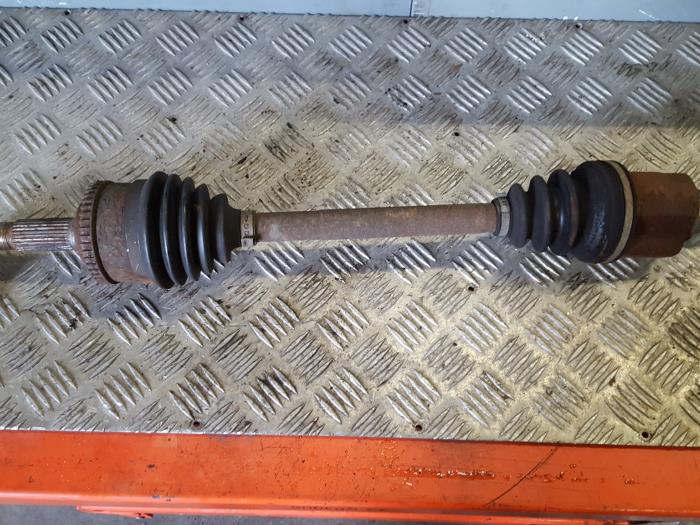 Gebruikte Steekas links-voor Nissan Almera Tino (V10M) 1.8 16V Prijs € 40,00 Margeregeling aangeboden door Autodemontagebedrijf Smit