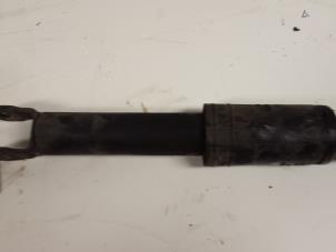 Gebruikte Kofferdekseldemper rechts-achter Alfa Romeo GTV (916) 2.0 16V Twin Spark Prijs € 15,00 Margeregeling aangeboden door Autodemontagebedrijf Smit