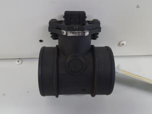 Gebruikte Luchtmassameter Alfa Romeo GTV (916) 2.0 16V Twin Spark Prijs € 15,00 Margeregeling aangeboden door Autodemontagebedrijf Smit