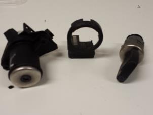 Gebruikte Kontaktslot + Sleutel Ford Fiesta 5 (JD/JH) 1.25 16V Prijs € 35,00 Margeregeling aangeboden door Autodemontagebedrijf Smit