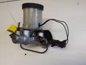 Gebruikte Hoofdremcilinder Mazda MX-5 (NA18/35/6C/8C) 1.6i 16V Prijs € 25,00 Margeregeling aangeboden door Autodemontagebedrijf Smit