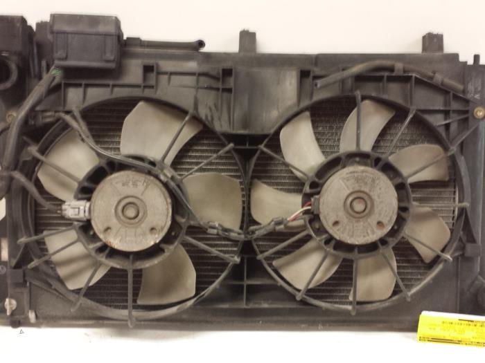 Gebruikte Radiateur Toyota Corolla (E12) 2.0 D-4D 16V 110 Prijs € 35,00 Margeregeling aangeboden door Autodemontagebedrijf Smit