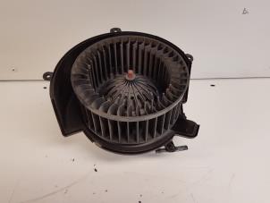 Gebruikte Chaufage Ventilatiemotor Opel Zafira (F75) 2.2 16V Prijs € 30,00 Margeregeling aangeboden door Autodemontagebedrijf Smit