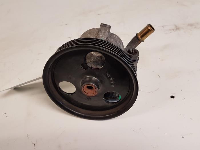 Gebruikte Pomp Servo Renault Laguna II Grandtour (KG) 1.6 16V Prijs € 30,00 Margeregeling aangeboden door Autodemontagebedrijf Smit