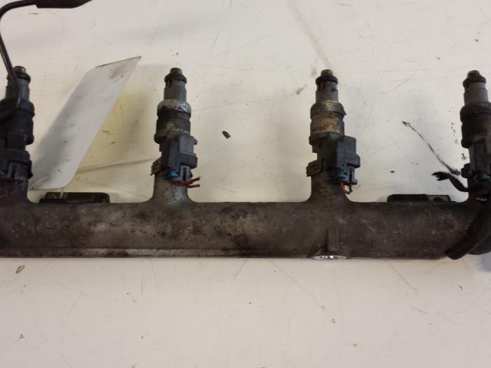 Gebruikte Verstuiver brug Opel Zafira (F75) 2.2 16V Prijs € 30,00 Margeregeling aangeboden door Autodemontagebedrijf Smit