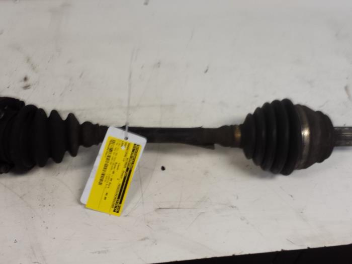 Gebruikte Aandrijfas links-voor Seat Leon (1M1) 1.9 TDI 110 Prijs € 40,00 Margeregeling aangeboden door Autodemontagebedrijf Smit