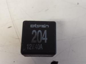 Gebruikte Relais Volkswagen Passat (3B2) 2.3 VR5 Prijs € 15,00 Margeregeling aangeboden door Autodemontagebedrijf Smit