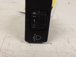 Gebruikte Schakelaar Koplamp Ihv Peugeot 207 Prijs € 10,00 Margeregeling aangeboden door Autodemontagebedrijf Smit