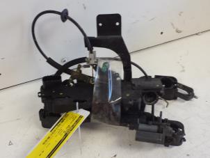 Gebruikte Slotmechaniek Portier 4Deurs links-voor Fiat Stilo (192A/B) 1.6 16V 5-Drs. Prijs € 45,00 Margeregeling aangeboden door Autodemontagebedrijf Smit