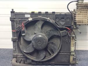 Gebruikte Radiateur Mercedes Vito (638.0) 2.3 110D Prijs € 150,00 Margeregeling aangeboden door Autodemontagebedrijf Smit