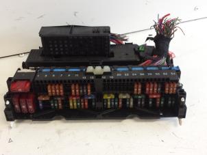 Gebruikte Zekeringkast BMW 3 serie (E46/2C) 325 Ci 24V Prijs € 30,00 Margeregeling aangeboden door Autodemontagebedrijf Smit