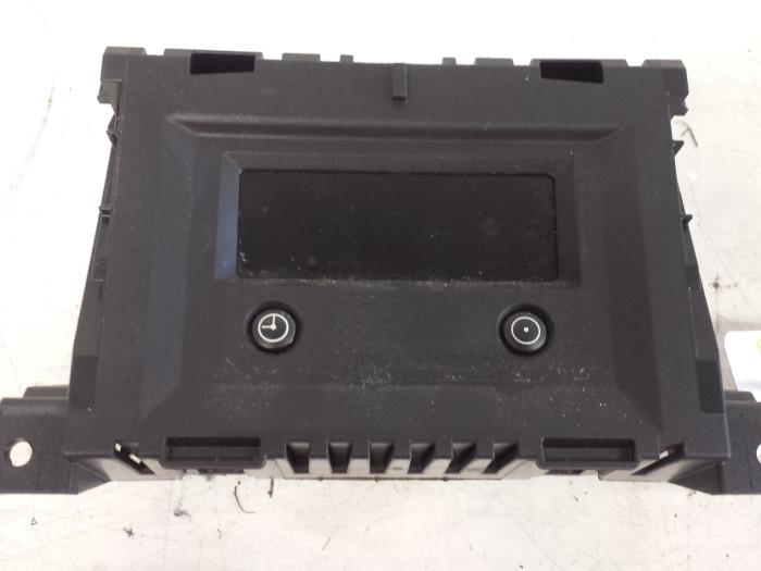Gebruikte Display Interieur Opel Astra H (L48) 1.6 16V Prijs € 10,00 Margeregeling aangeboden door Autodemontagebedrijf Smit