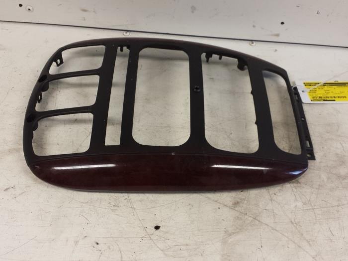 Gebruikte Dashboard deel Chrysler Voyager/Grand Voyager (RG/RS) 3.3 V6 AWD Grand Voyager Prijs € 40,00 Margeregeling aangeboden door Autodemontagebedrijf Smit