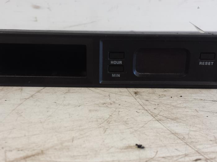 Gebruikte Display Interieur Kia Rio (DC12) 1.3 RS,LS Prijs € 25,00 Margeregeling aangeboden door Autodemontagebedrijf Smit