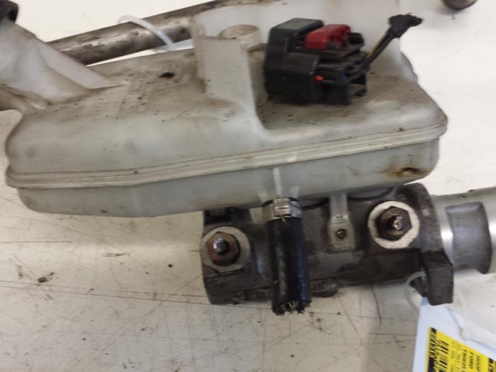 Gebruikte Hoofdremcilinder Ford Transit 2.0 TDdi 16V Prijs € 25,00 Margeregeling aangeboden door Autodemontagebedrijf Smit