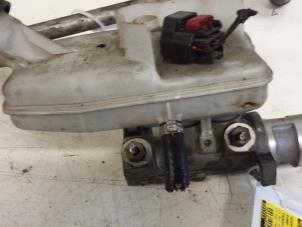 Gebruikte Hoofdremcilinder Ford Transit 2.0 TDdi 16V Prijs € 25,00 Margeregeling aangeboden door Autodemontagebedrijf Smit