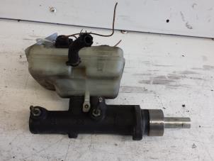 Gebruikte Hoofdremcilinder Mercedes Sprinter 2t (901/902) 211 CDI 16V Prijs € 70,00 Margeregeling aangeboden door Autodemontagebedrijf Smit