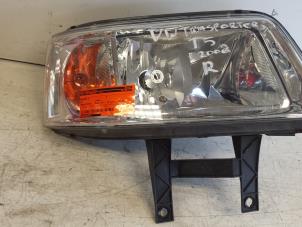 Gebruikte Rechter Koplamp Volkswagen Transporter Prijs € 35,00 Margeregeling aangeboden door Autodemontagebedrijf Smit