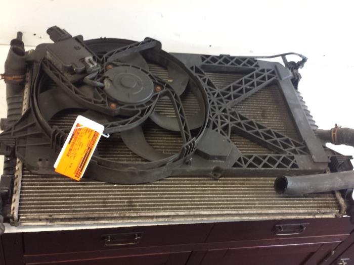 Gebruikte Radiateur Ford Transit 2.2 TDCi 16V Prijs € 70,00 Margeregeling aangeboden door Autodemontagebedrijf Smit