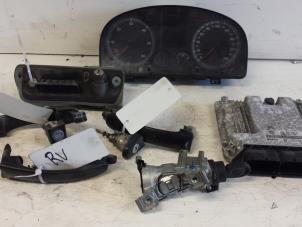 Gebruikte Kontaktslot + computer Volkswagen Caddy III (2KA,2KH,2CA,2CH) 2.0 SDI Prijs € 450,00 Margeregeling aangeboden door Autodemontagebedrijf Smit