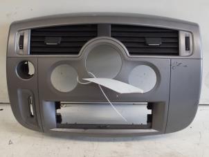 Gebruikte Luchtrooster Dashboard Renault Grand Scénic II (JM) 2.0 16V Prijs € 80,00 Margeregeling aangeboden door Autodemontagebedrijf Smit