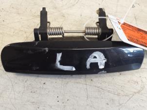 Gebruikte Deurgreep 4Deurs links-achter Audi A4 Avant (B6) 2.5 TDI 24V Prijs € 15,00 Margeregeling aangeboden door Autodemontagebedrijf Smit