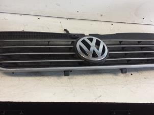 Gebruikte Grille Volkswagen Passat Variant (3B6) 1.9 TDI 100 Prijs € 50,00 Margeregeling aangeboden door Autodemontagebedrijf Smit