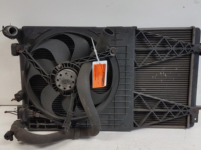 Gebruikte Radiateur Audi A3 (8L1) 1.6 Prijs € 30,00 Margeregeling aangeboden door Autodemontagebedrijf Smit