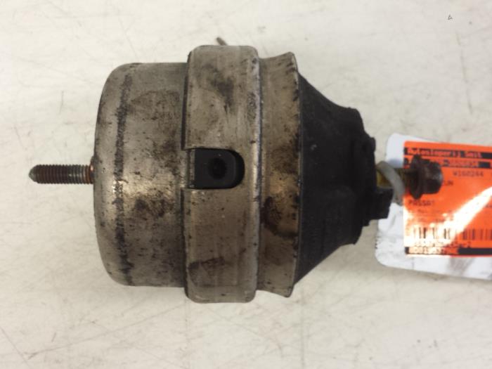 Gebruikte Motorrubber Volkswagen Passat Variant (3B6) 1.9 TDI 100 Prijs € 35,00 Margeregeling aangeboden door Autodemontagebedrijf Smit