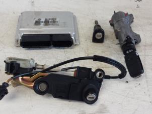 Gebruikte Kontaktslot + computer Volkswagen Passat Variant (3B6) 2.0 20V Prijs € 175,00 Margeregeling aangeboden door Autodemontagebedrijf Smit