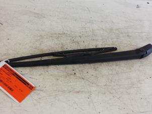 Gebruikte Ruitenwisserarm achter Fiat Seicento (187) 1.1 SPI Hobby,Young Prijs € 10,00 Margeregeling aangeboden door Autodemontagebedrijf Smit