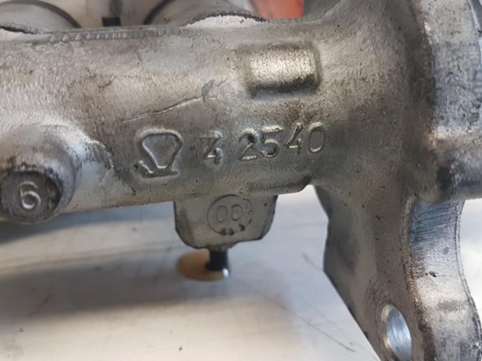 Hoofdremcilinder van een Alfa Romeo 147 (937) 1.6 HP Twin Spark 16V 2001