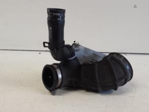 Gebruikte Aanzuigslang Lucht Opel Zafira (F75) 2.0 DTI 16V Prijs € 25,00 Margeregeling aangeboden door Autodemontagebedrijf Smit