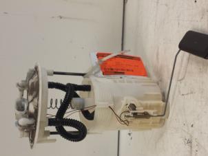 Gebruikte Tankvlotter Renault Laguna II Grandtour (KG) 1.9 dCi 110 Prijs € 45,00 Margeregeling aangeboden door Autodemontagebedrijf Smit