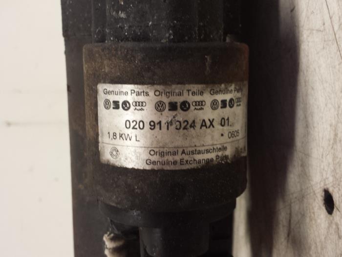 Startmotor van een Volkswagen Golf IV (1J1) 1.9 SDI 1999